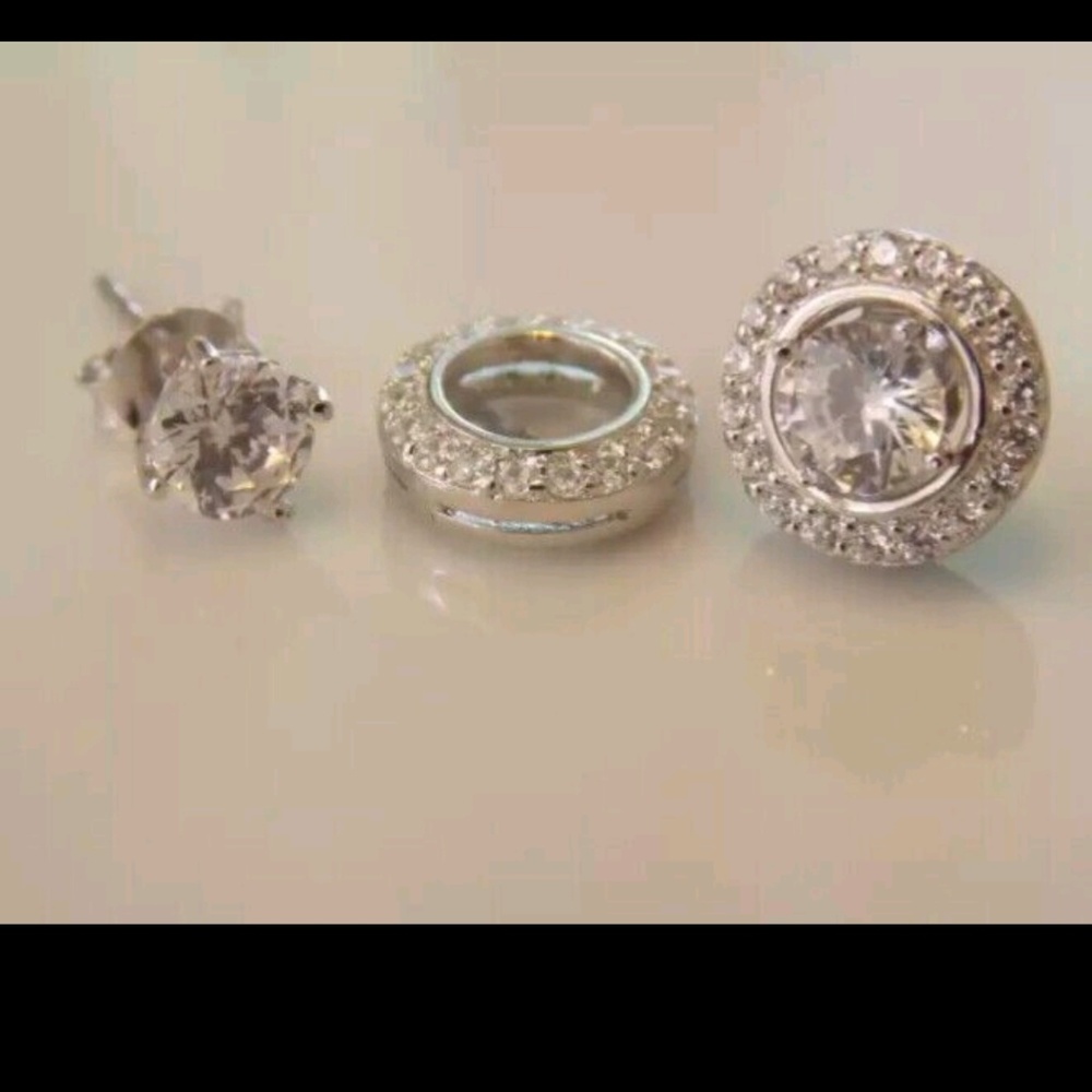 Cubic zirconia earrings with post.